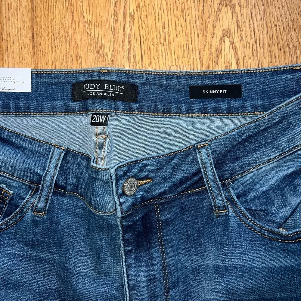 Judy Blue Jeans - Picture 4 of 5